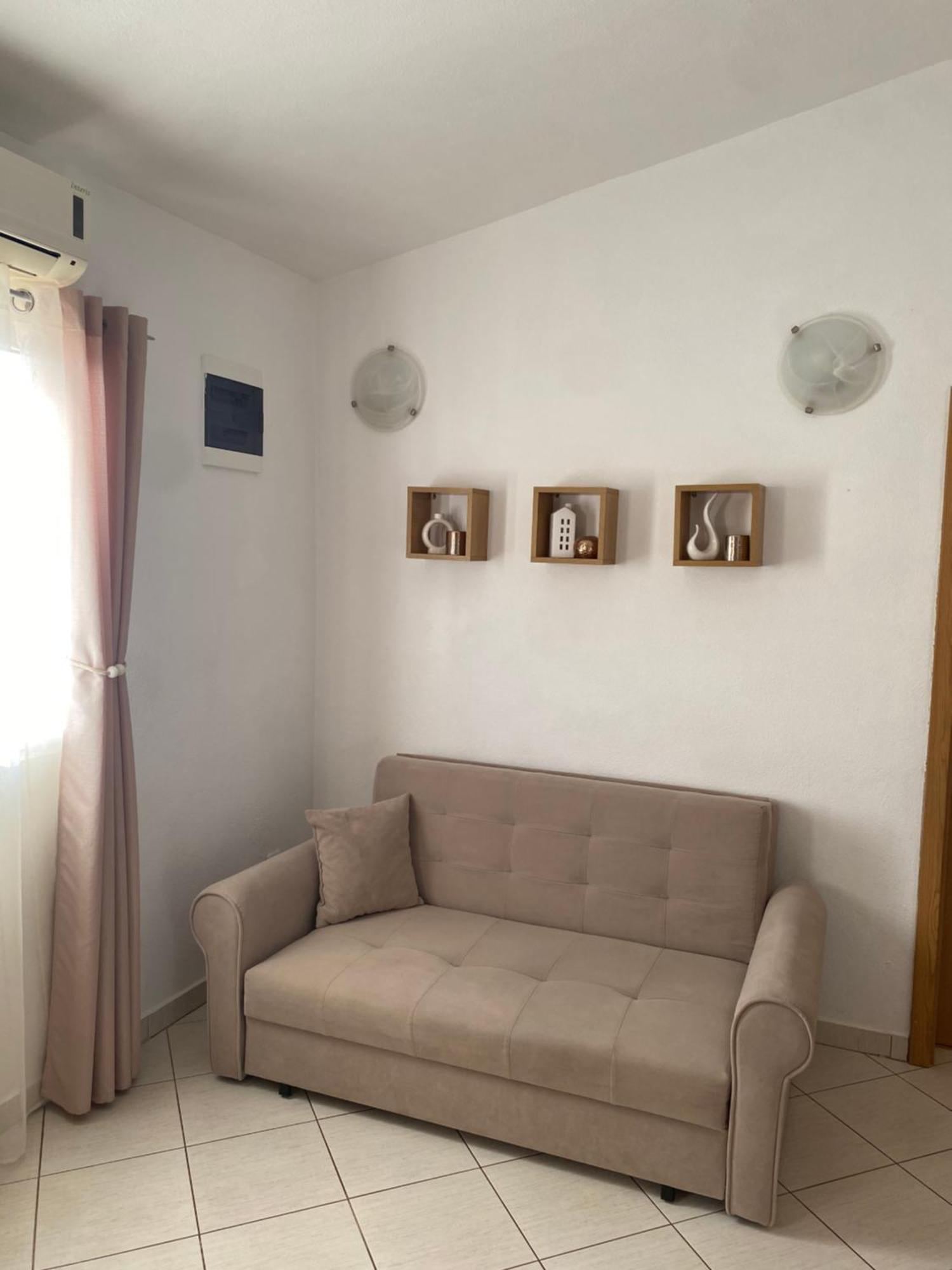 Apartments Lolo Privlaka  Extérieur photo